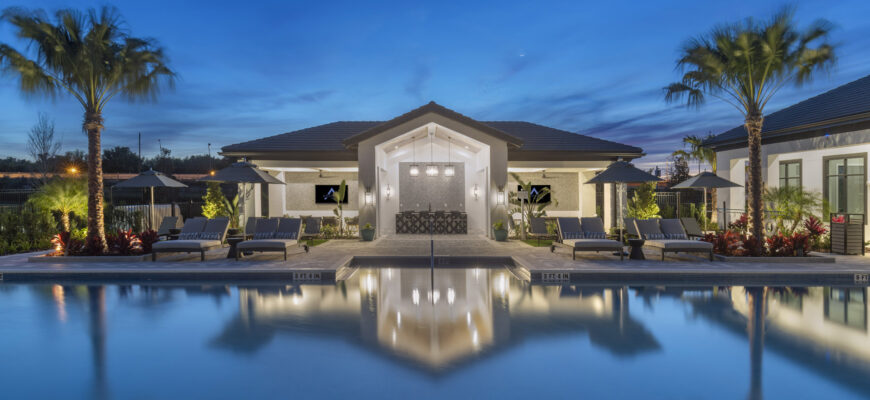 outdoor luxury pool lounge